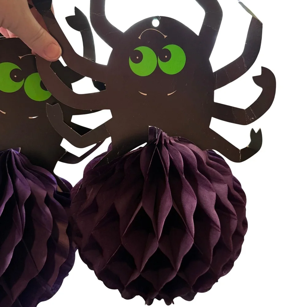 VTG Halloween honeycomb Spider Decorations Purple Tissue Paper